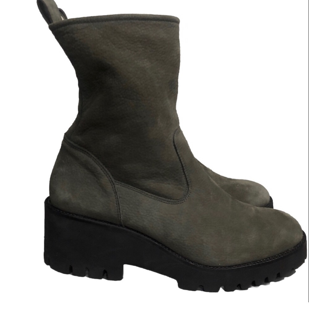 Paul Green Paige Lug Sole Gray Suede Boots. Size 10 US